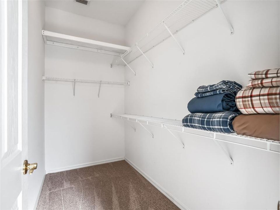 合同活跃: $365,000 (3 贝兹, 2 浴室, 1860 平方英尺)