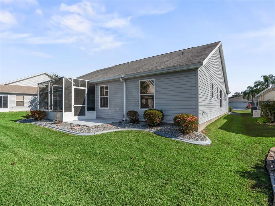 合同活跃: $365,000 (3 贝兹, 2 浴室, 1860 平方英尺)