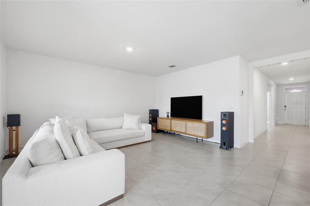 For Sale: $375,000 (3 beds, 2 baths, 1664 Square Feet)