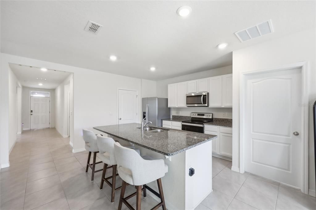 For Sale: $375,000 (3 beds, 2 baths, 1664 Square Feet)