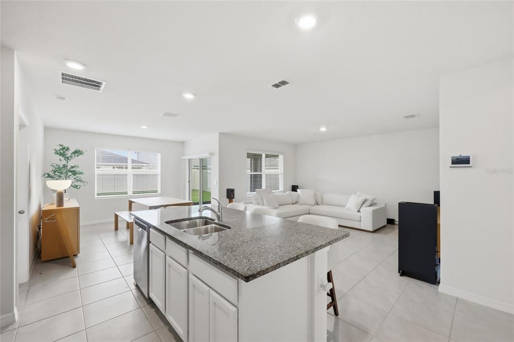 For Sale: $375,000 (3 beds, 2 baths, 1664 Square Feet)