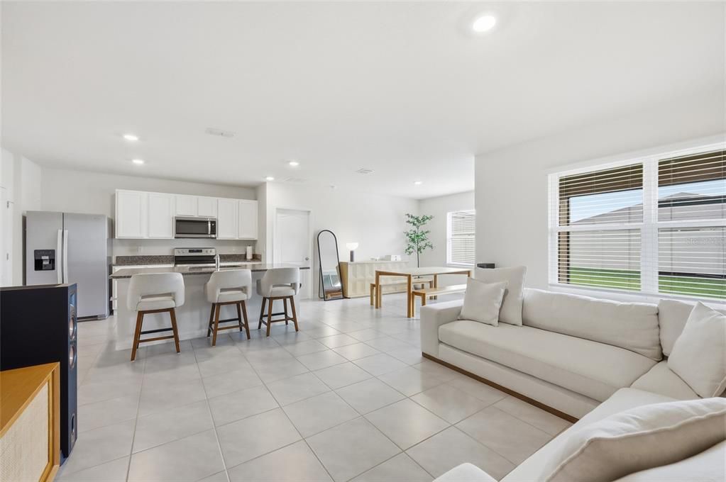 For Sale: $375,000 (3 beds, 2 baths, 1664 Square Feet)