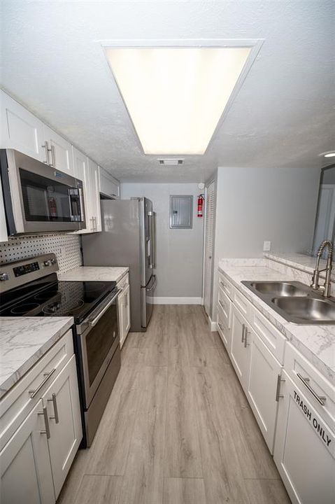 For Rent: $1,295 (1 beds, 1 baths, 670 Square Feet)