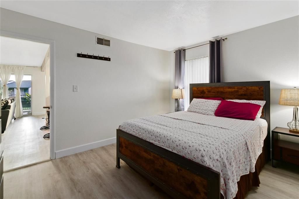 For Rent: $1,295 (1 beds, 1 baths, 670 Square Feet)