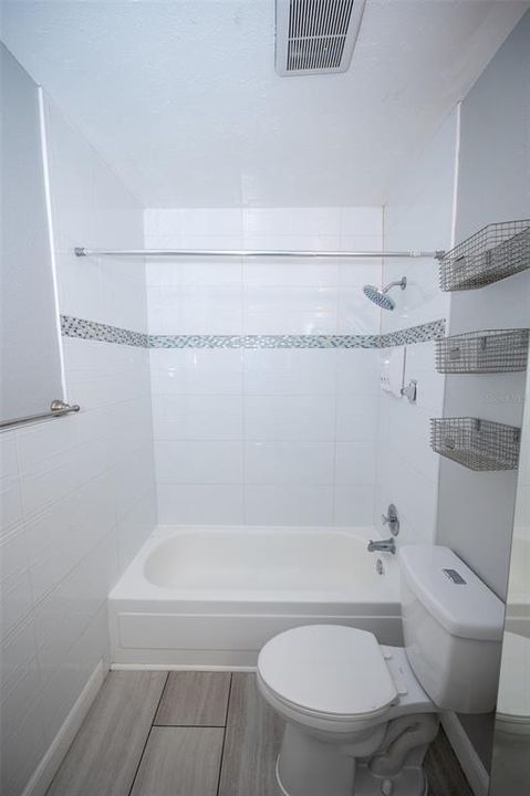 For Rent: $1,295 (1 beds, 1 baths, 670 Square Feet)