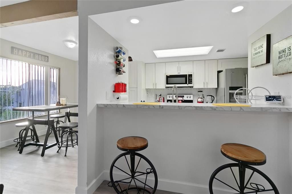 For Rent: $1,295 (1 beds, 1 baths, 670 Square Feet)