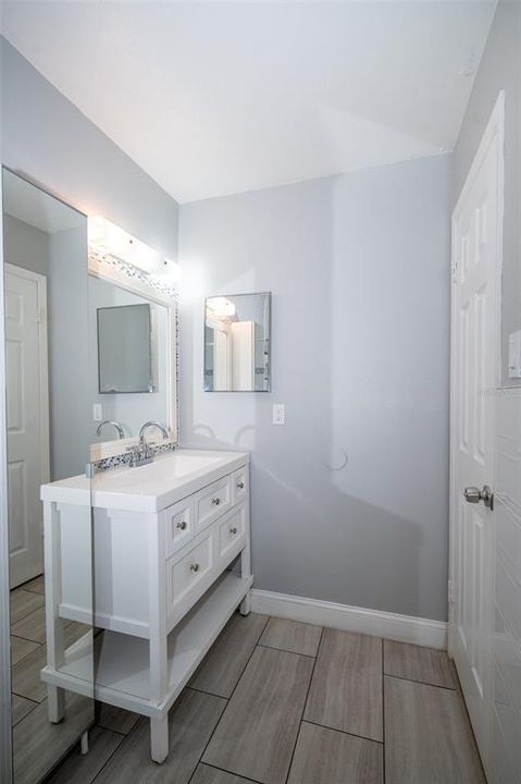 For Rent: $1,295 (1 beds, 1 baths, 670 Square Feet)