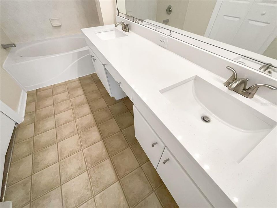 For Sale: $316,000 (3 beds, 2 baths, 1557 Square Feet)