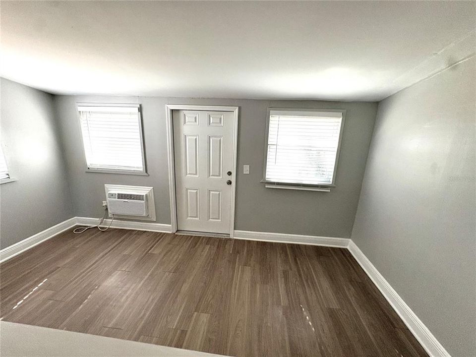 В аренду: $1,200 (2 спален, 1 ванн, 878 Квадратных фут)