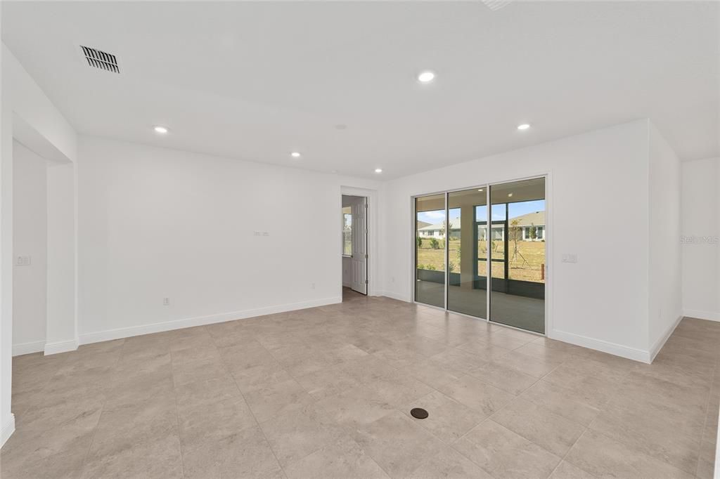 En Venta: $365,000 (2 camas, 2 baños, 1718 Pies cuadrados)