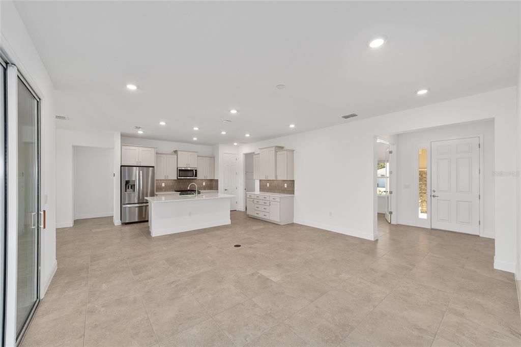 En Venta: $365,000 (2 camas, 2 baños, 1718 Pies cuadrados)