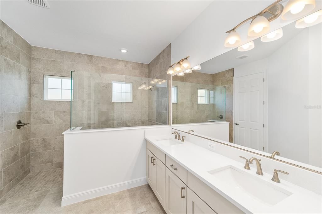 En Venta: $365,000 (2 camas, 2 baños, 1718 Pies cuadrados)