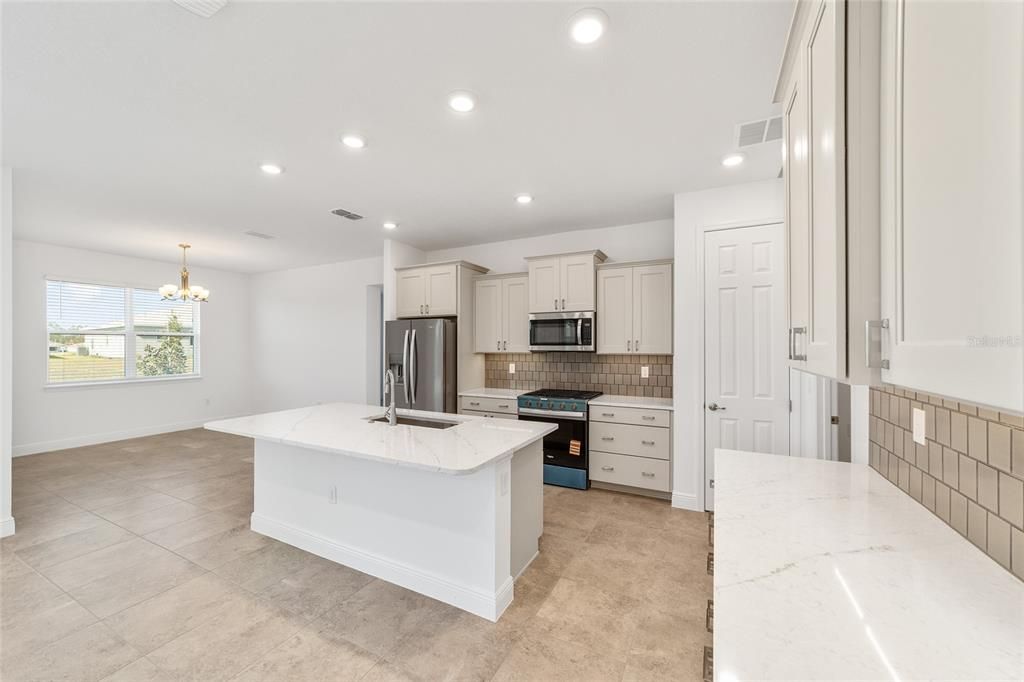 En Venta: $365,000 (2 camas, 2 baños, 1718 Pies cuadrados)