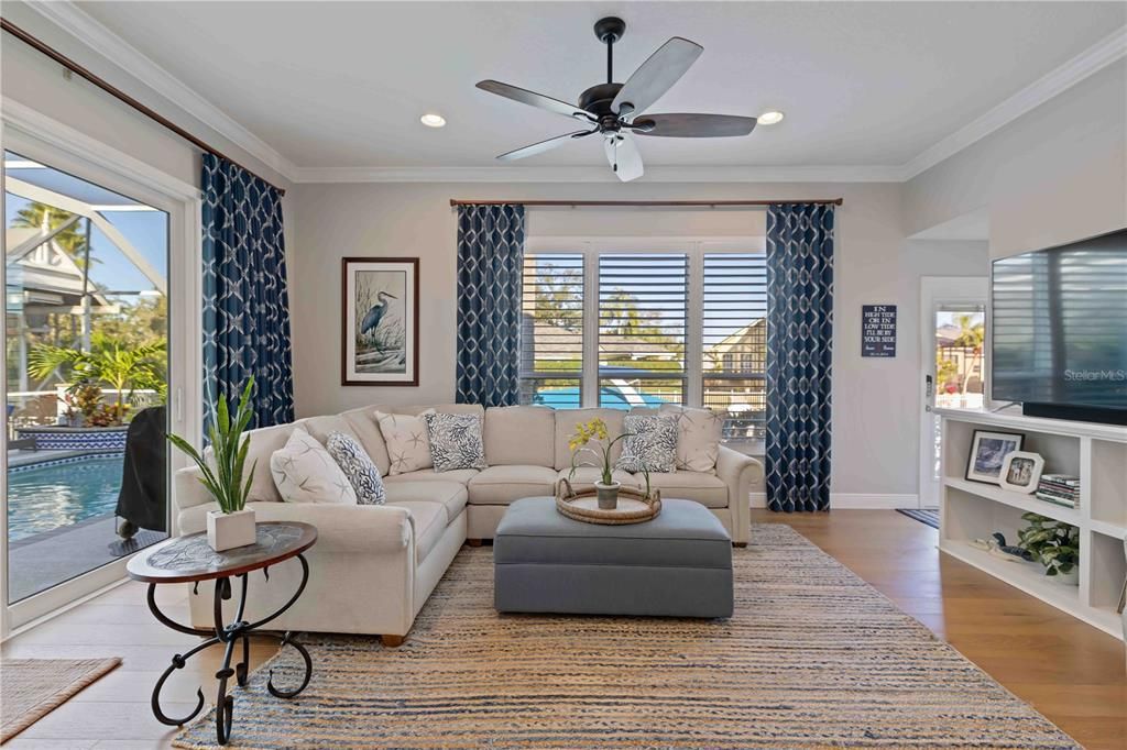 На продажу: $1,050,000 (4 спален, 2 ванн, 2240 Квадратных фут)