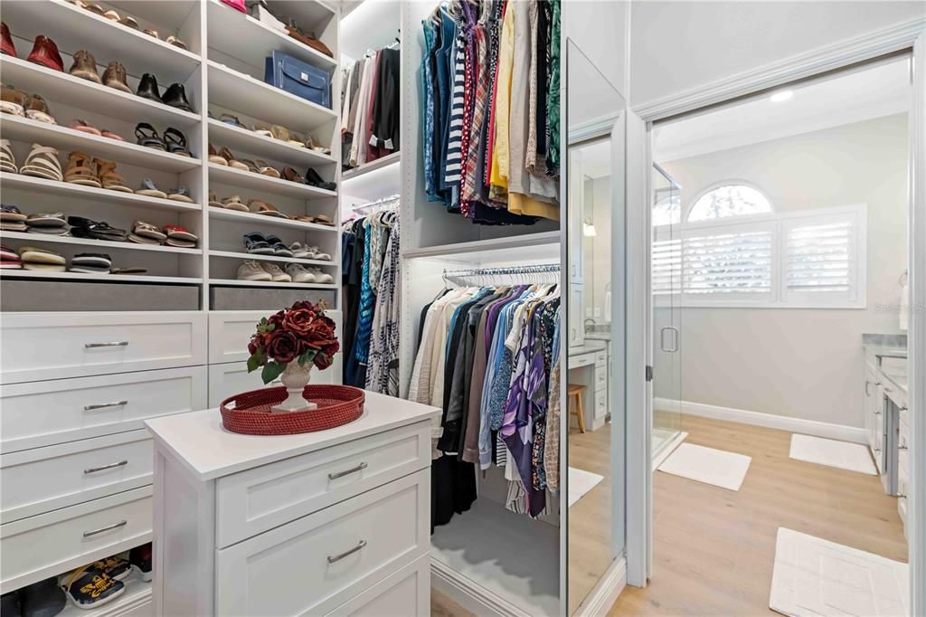 На продажу: $1,050,000 (4 спален, 2 ванн, 2240 Квадратных фут)