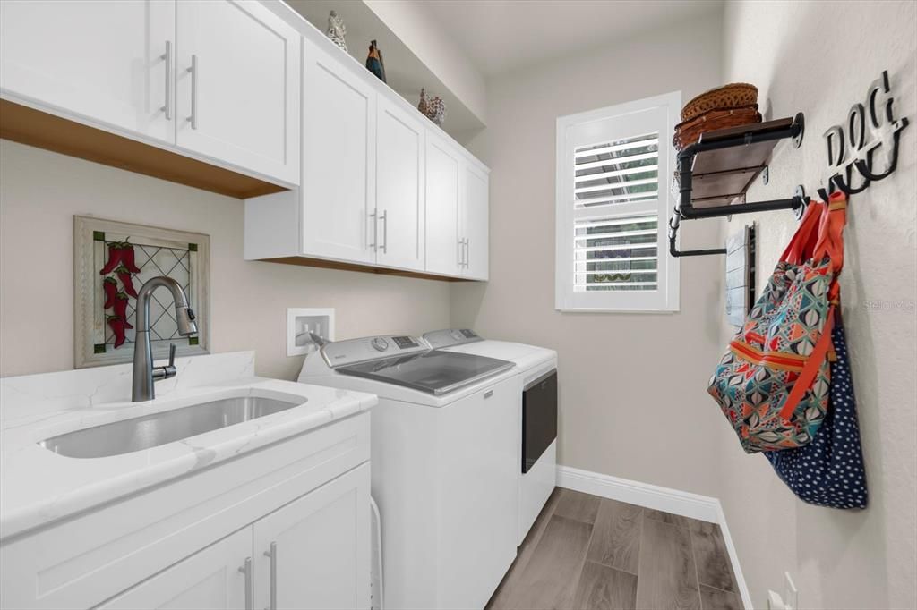 En Venta: $1,100,000 (3 camas, 3 baños, 2261 Pies cuadrados)