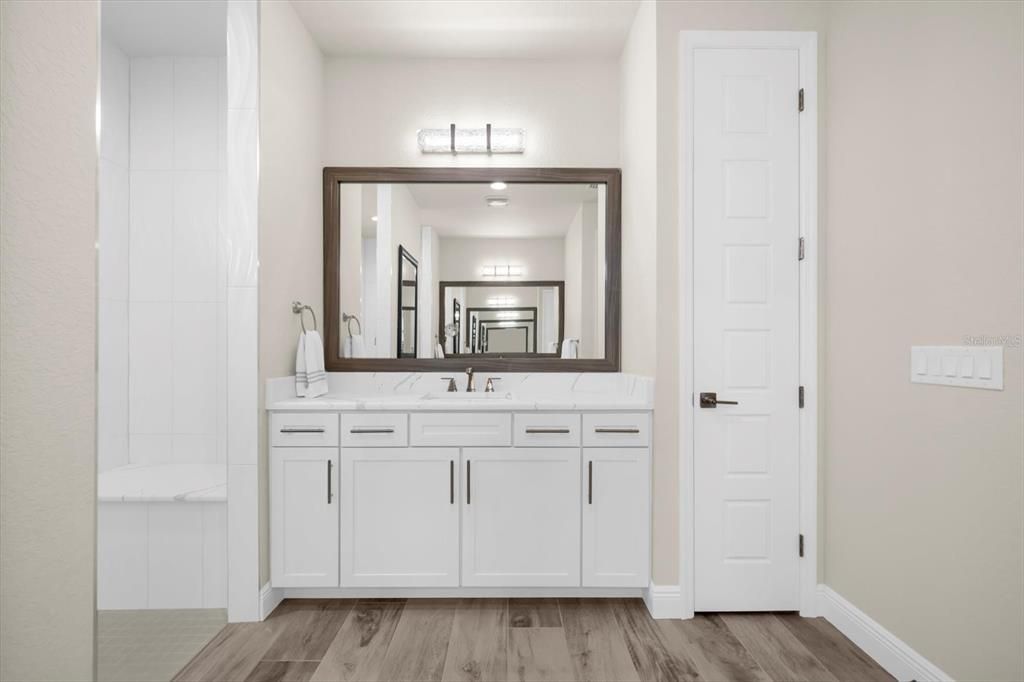 En Venta: $1,100,000 (3 camas, 3 baños, 2261 Pies cuadrados)