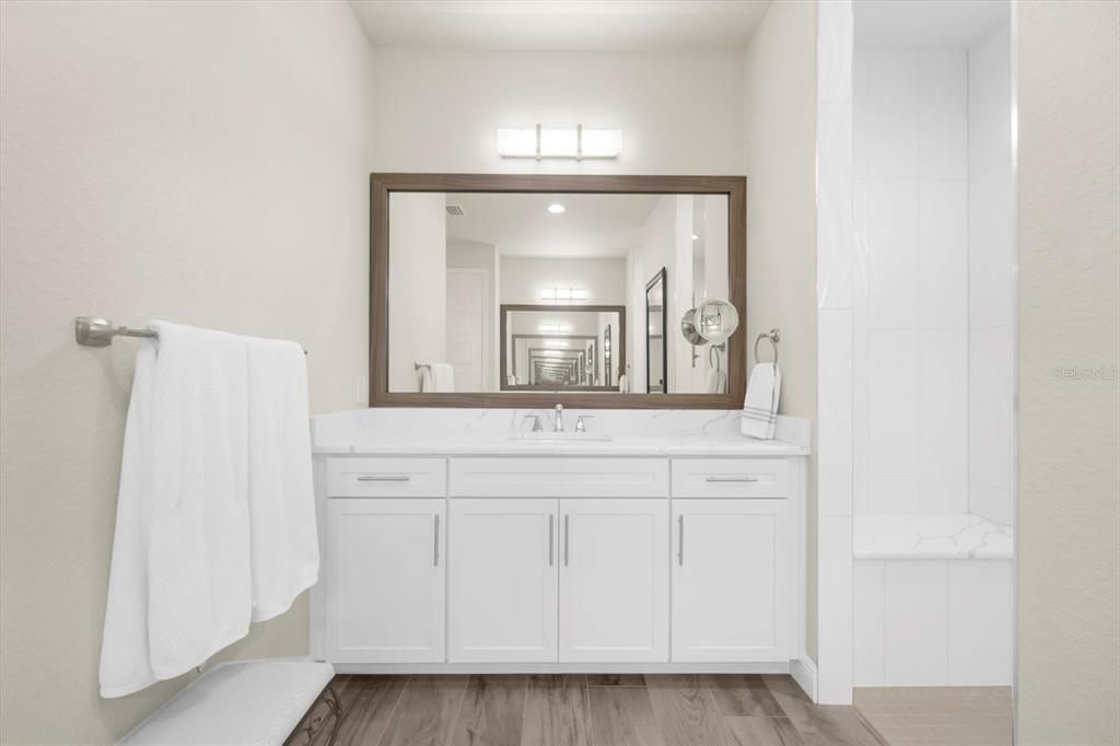 En Venta: $1,100,000 (3 camas, 3 baños, 2261 Pies cuadrados)