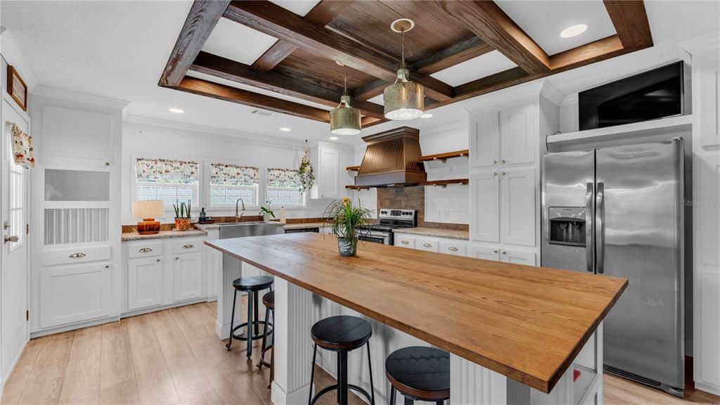 For Sale: $3,000,000 (3 beds, 2 baths, 2736 Square Feet)