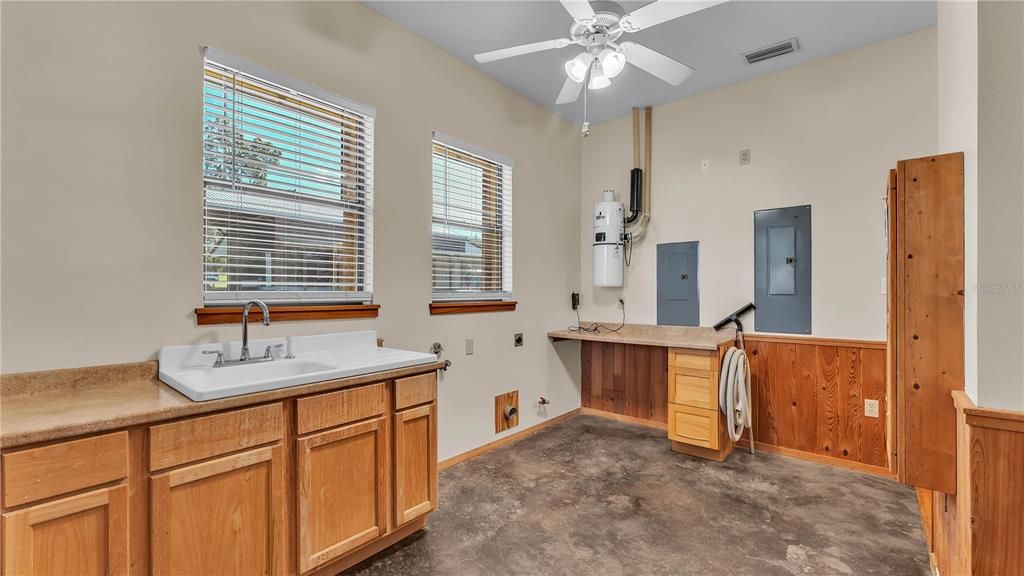 For Sale: $3,000,000 (3 beds, 2 baths, 2736 Square Feet)