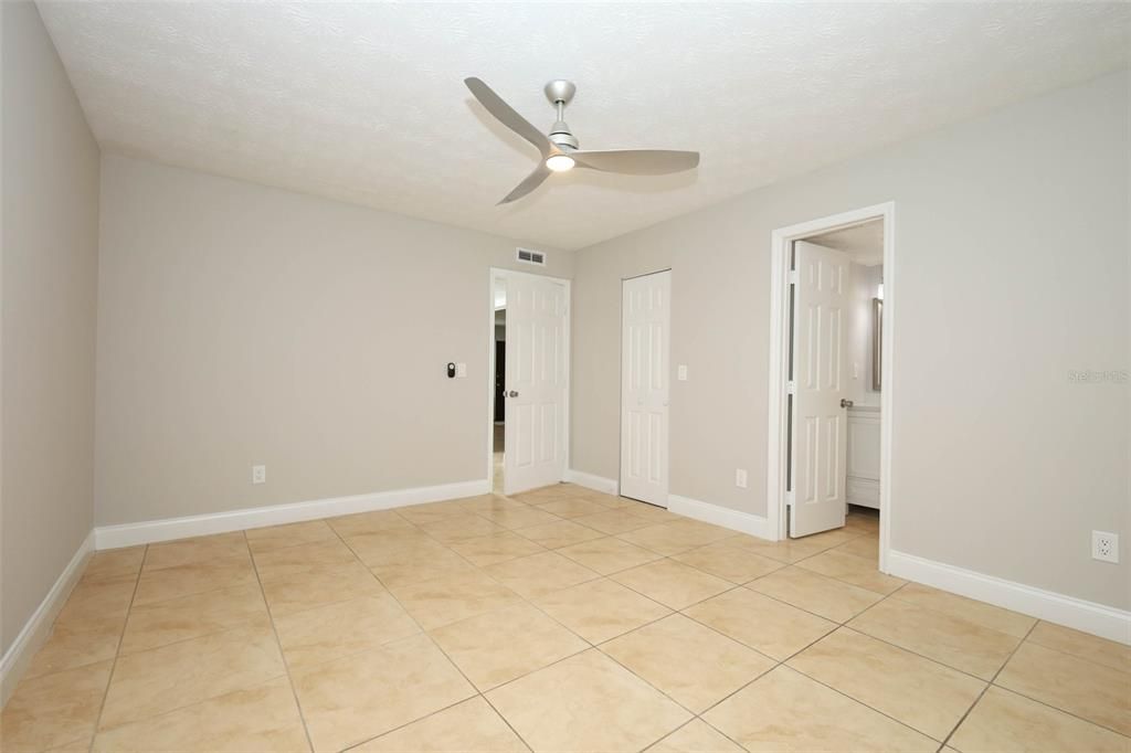 待售: $204,900 (2 贝兹, 2 浴室, 971 平方英尺)