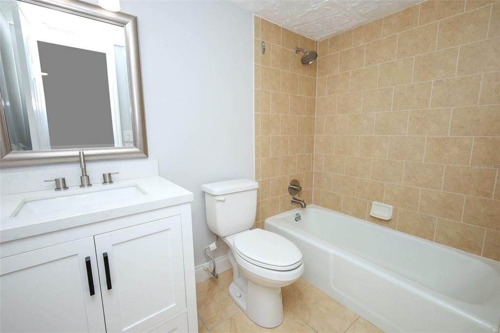 待售: $204,900 (2 贝兹, 2 浴室, 971 平方英尺)