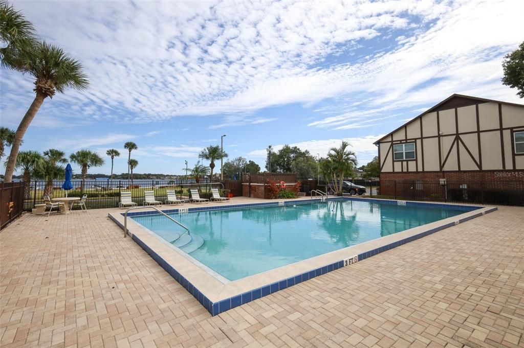 待售: $204,900 (2 贝兹, 2 浴室, 971 平方英尺)