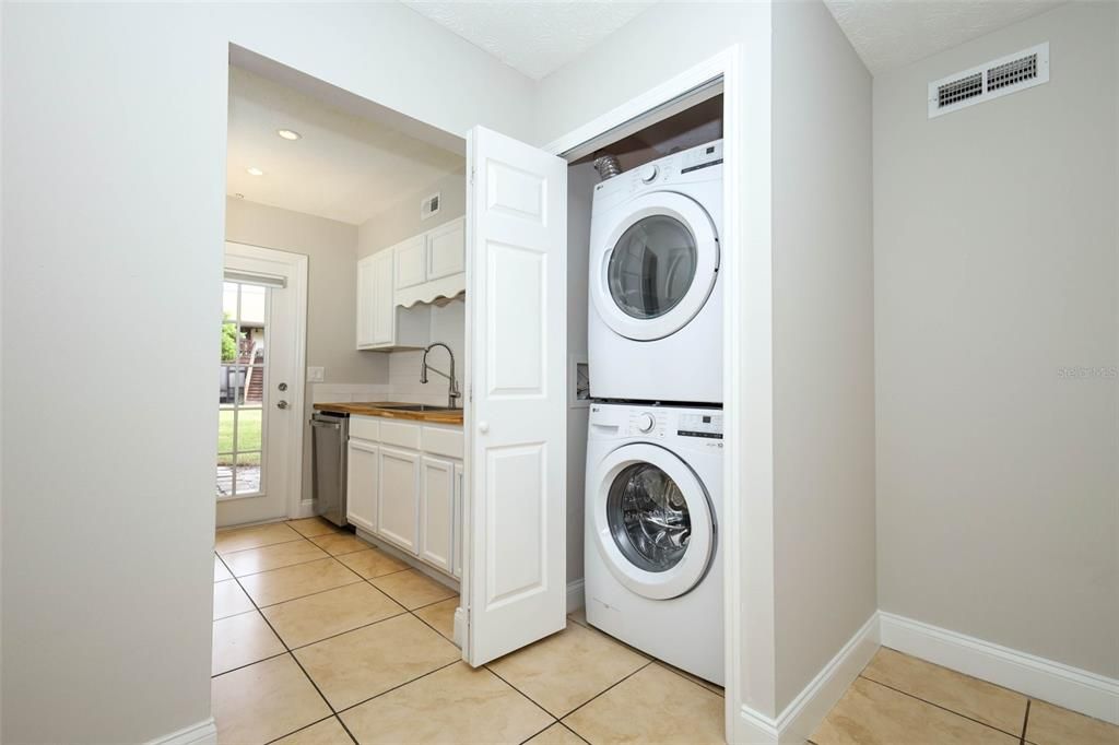 待售: $204,900 (2 贝兹, 2 浴室, 971 平方英尺)