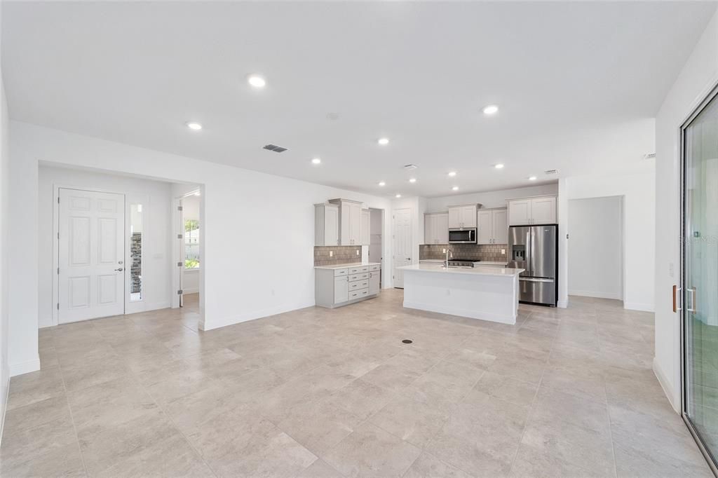 For Sale: $367,000 (2 beds, 2 baths, 1718 Square Feet)