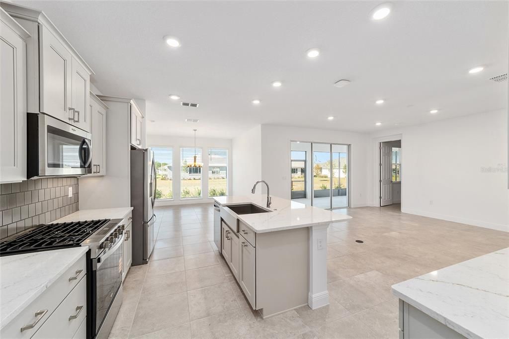 For Sale: $367,000 (2 beds, 2 baths, 1718 Square Feet)