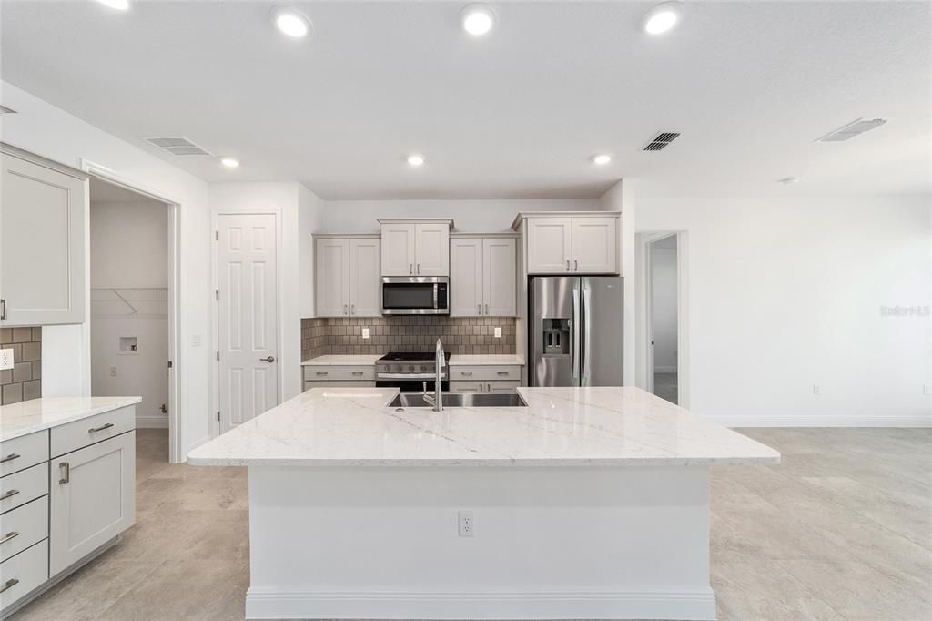 For Sale: $367,000 (2 beds, 2 baths, 1718 Square Feet)