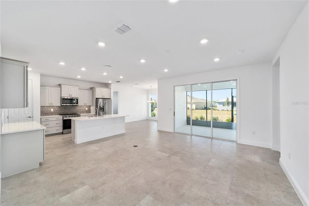 For Sale: $367,000 (2 beds, 2 baths, 1718 Square Feet)