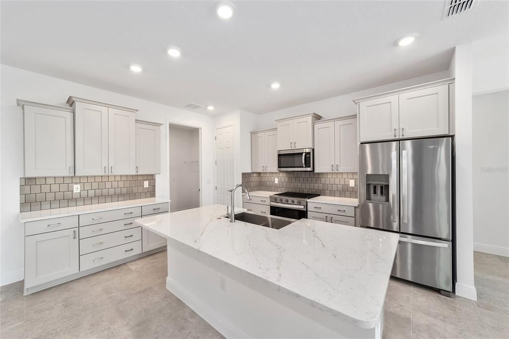 For Sale: $367,000 (2 beds, 2 baths, 1718 Square Feet)