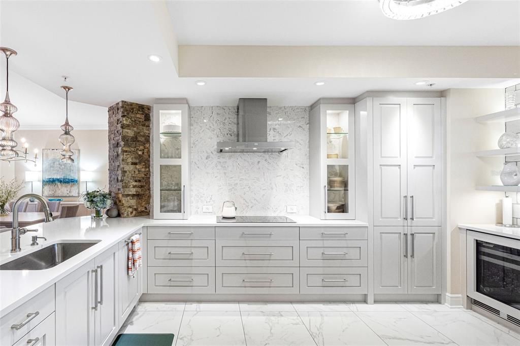 合同活跃: $980,000 (3 贝兹, 2 浴室, 2000 平方英尺)