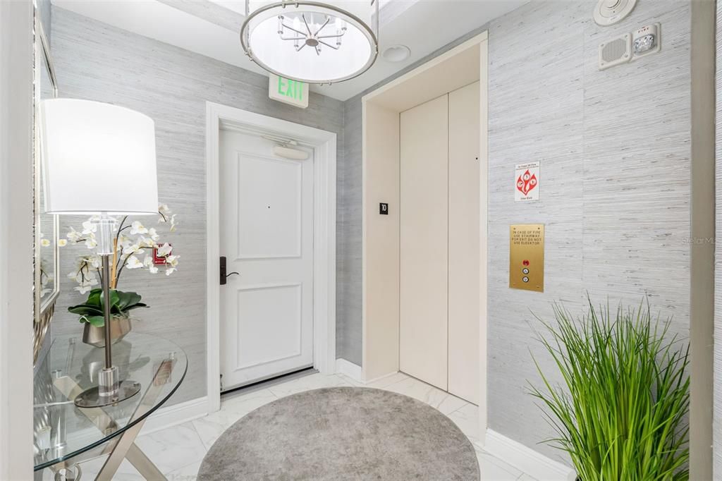 合同活跃: $980,000 (3 贝兹, 2 浴室, 2000 平方英尺)