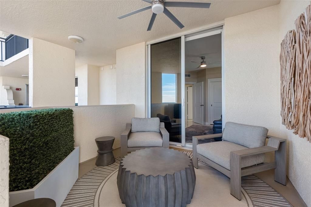 合同活跃: $980,000 (3 贝兹, 2 浴室, 2000 平方英尺)