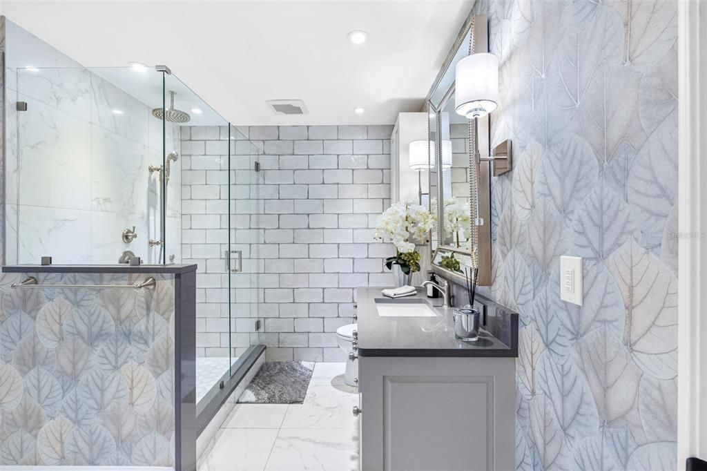 合同活跃: $980,000 (3 贝兹, 2 浴室, 2000 平方英尺)