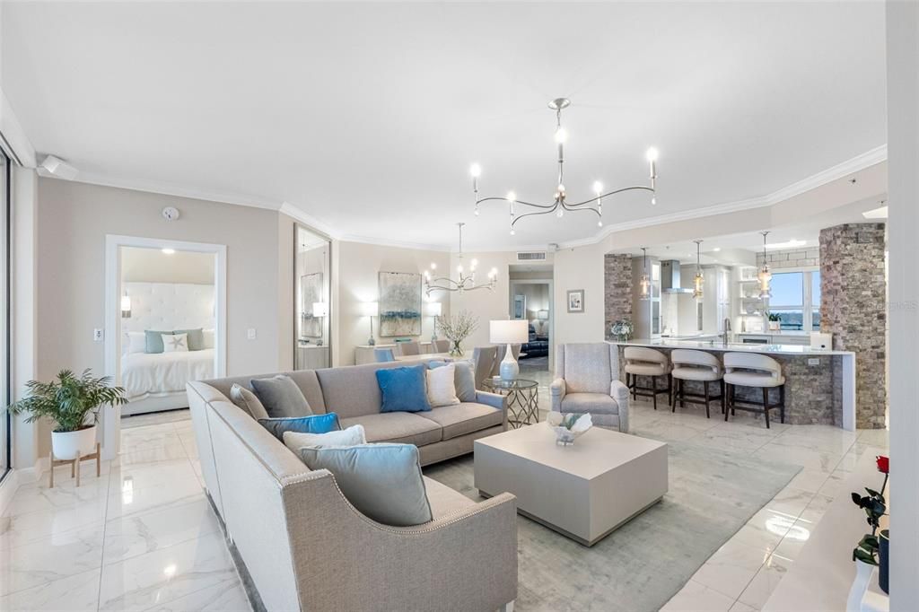 合同活跃: $980,000 (3 贝兹, 2 浴室, 2000 平方英尺)