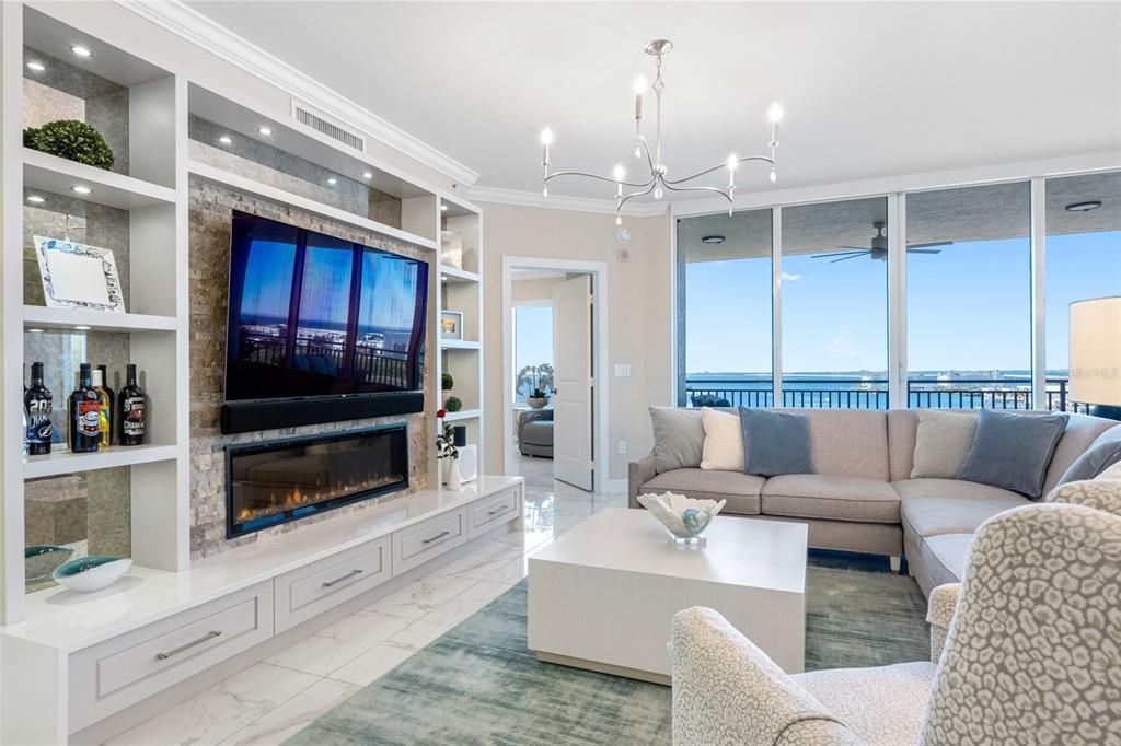 合同活跃: $980,000 (3 贝兹, 2 浴室, 2000 平方英尺)