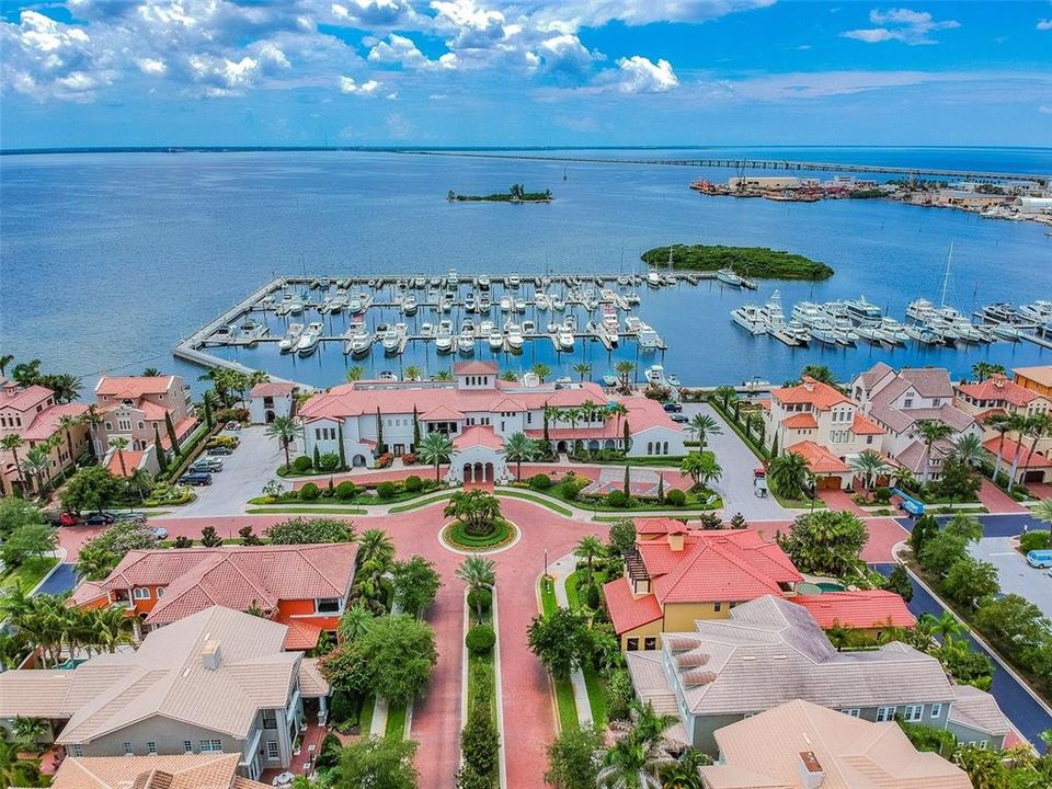 合同活跃: $980,000 (3 贝兹, 2 浴室, 2000 平方英尺)