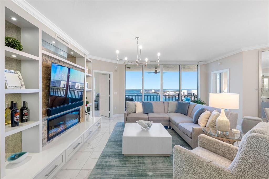 合同活跃: $980,000 (3 贝兹, 2 浴室, 2000 平方英尺)