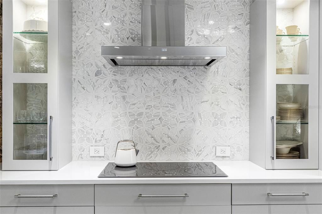 合同活跃: $980,000 (3 贝兹, 2 浴室, 2000 平方英尺)