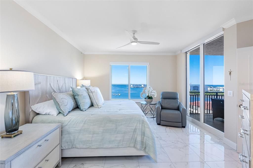 合同活跃: $980,000 (3 贝兹, 2 浴室, 2000 平方英尺)