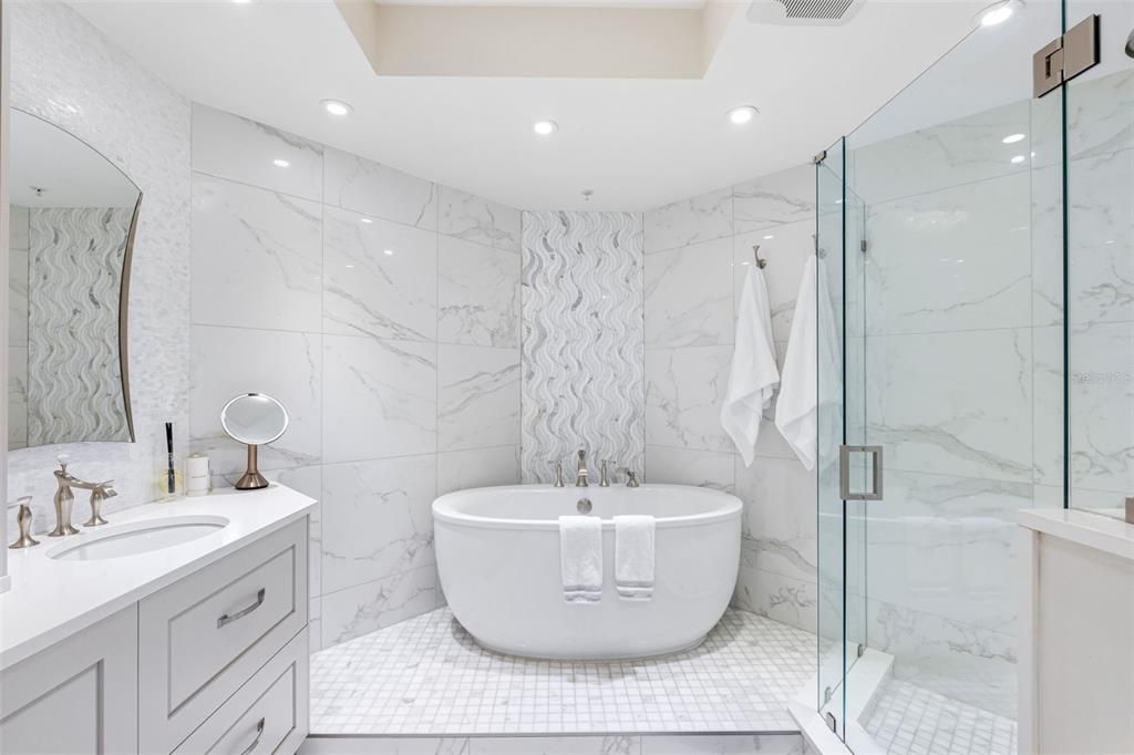 合同活跃: $980,000 (3 贝兹, 2 浴室, 2000 平方英尺)