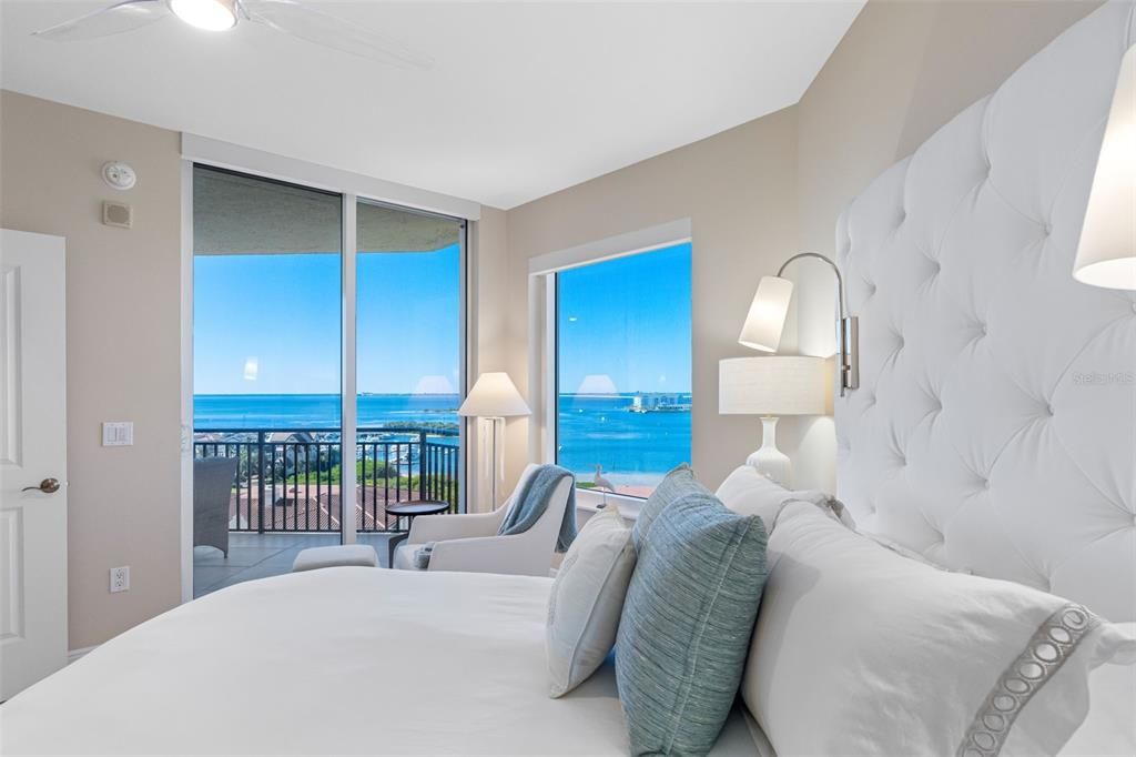 合同活跃: $980,000 (3 贝兹, 2 浴室, 2000 平方英尺)