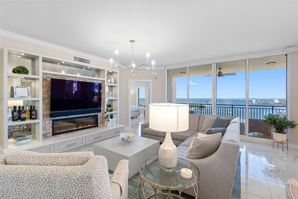 合同活跃: $980,000 (3 贝兹, 2 浴室, 2000 平方英尺)