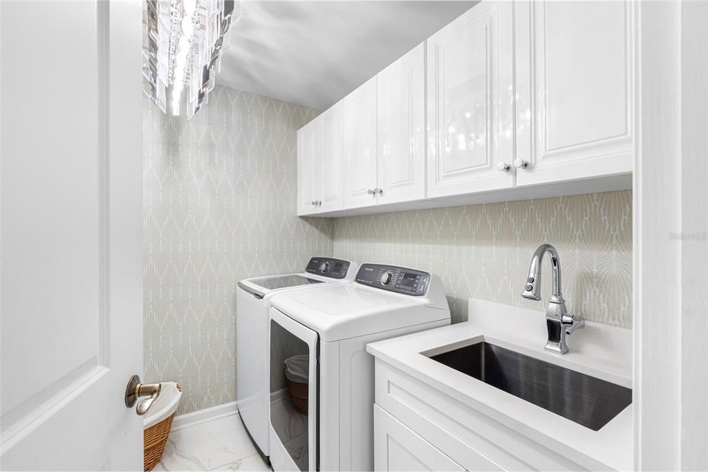 合同活跃: $980,000 (3 贝兹, 2 浴室, 2000 平方英尺)