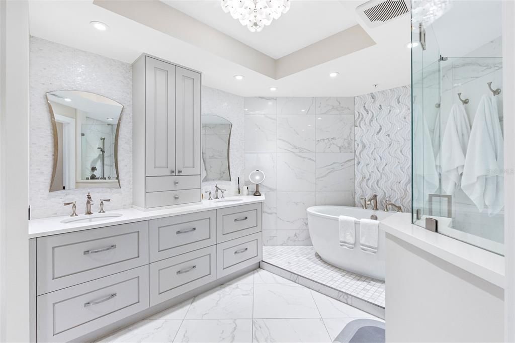 合同活跃: $980,000 (3 贝兹, 2 浴室, 2000 平方英尺)