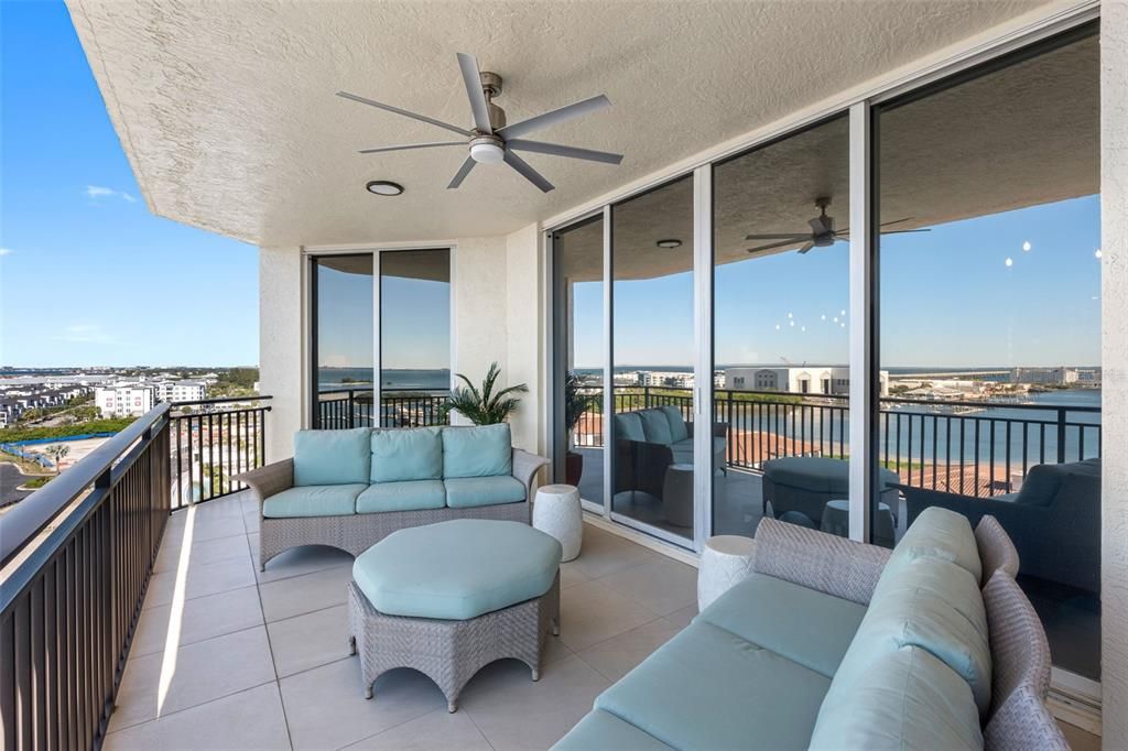 合同活跃: $980,000 (3 贝兹, 2 浴室, 2000 平方英尺)