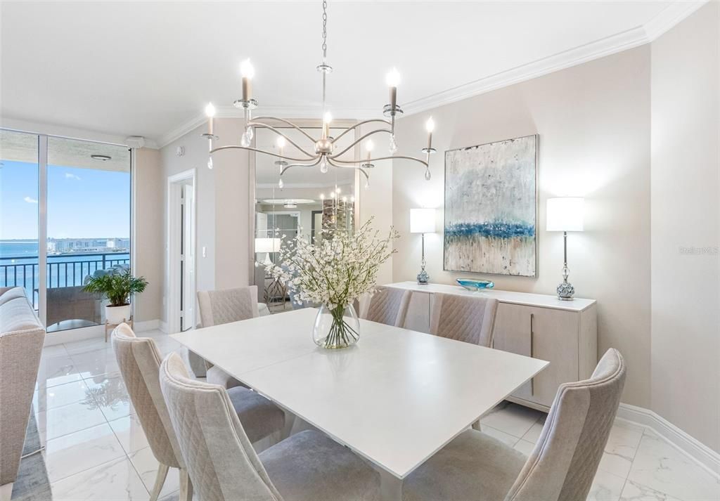 合同活跃: $980,000 (3 贝兹, 2 浴室, 2000 平方英尺)